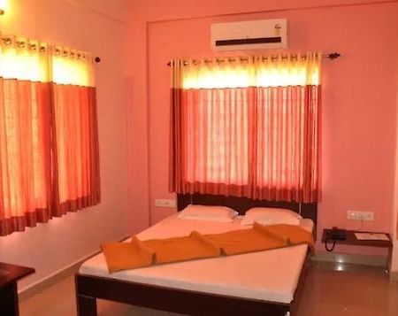 Hotel Mahakal Tulsi Somnāth Exteriör bild